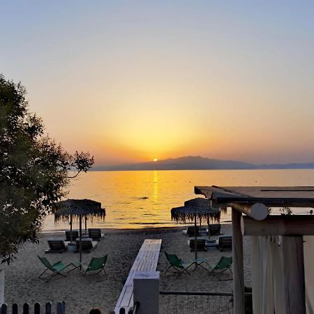 Byblos Mare-The Exclusive Beach Front Villa Skala Sotiros Bagian luar foto