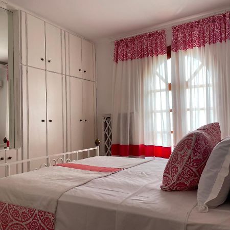 Byblos Mare-The Exclusive Beach Front Villa Skala Sotiros Bagian luar foto