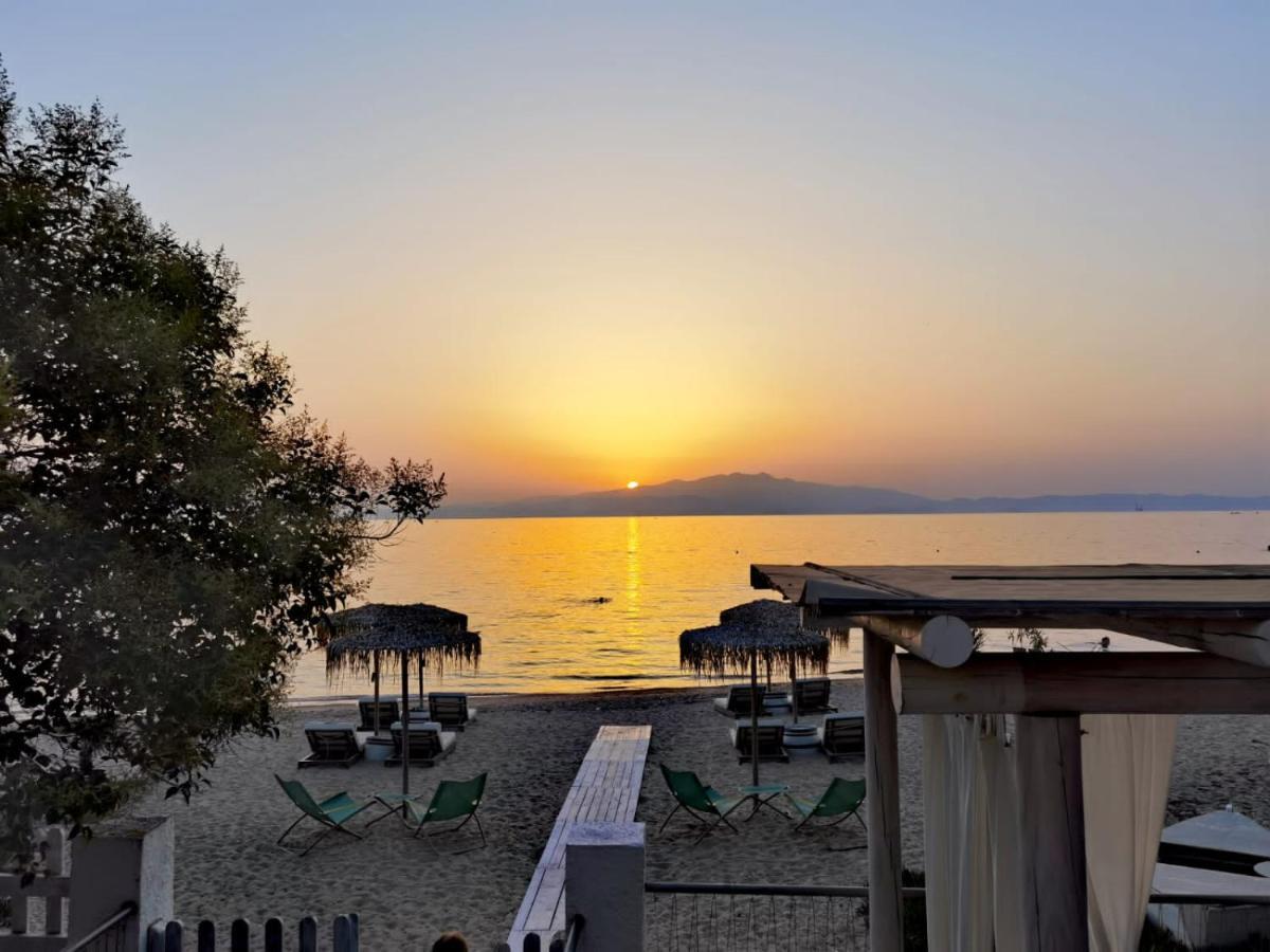 Byblos Mare-The Exclusive Beach Front Villa Skala Sotiros Bagian luar foto
