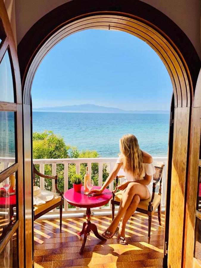Byblos Mare-The Exclusive Beach Front Villa Skala Sotiros Bagian luar foto