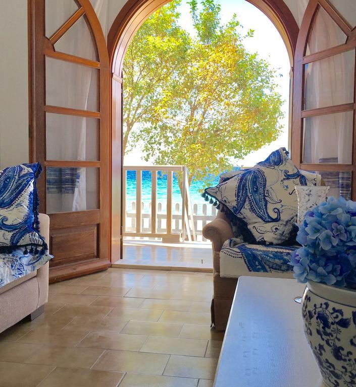 Byblos Mare-The Exclusive Beach Front Villa Skala Sotiros Bagian luar foto